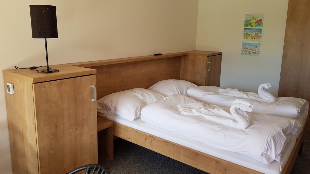 Ydykseb Hotel Frýdlant nad Ostravicí Bagian luar foto